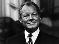 브란트와 설악산에서 :  전 서독 총리의 '정치'에 대한 답변은 명료했다.  "정치는  서로 다름을 인정함으…