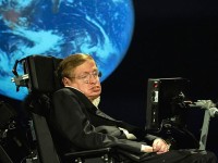 스티븐 호킹의 놀라운 질문 : 호킹박사는 저녁 식사가 끝나자  컴퓨터를 통한 기계 목소리로 나에게 질문했다.…